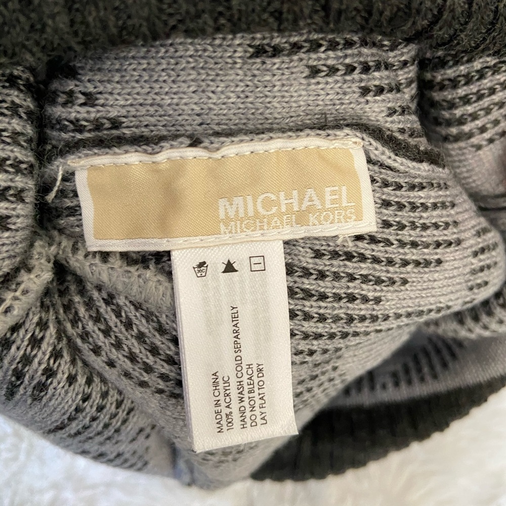 Michael Kors infinite scarf with matching beanie - Picture 3 of 5